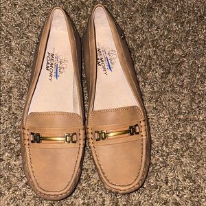 Life Stride Women's Tan Loafers